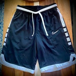 Mens medium Nike black and white basketball shorts. Never worn, tag removed.